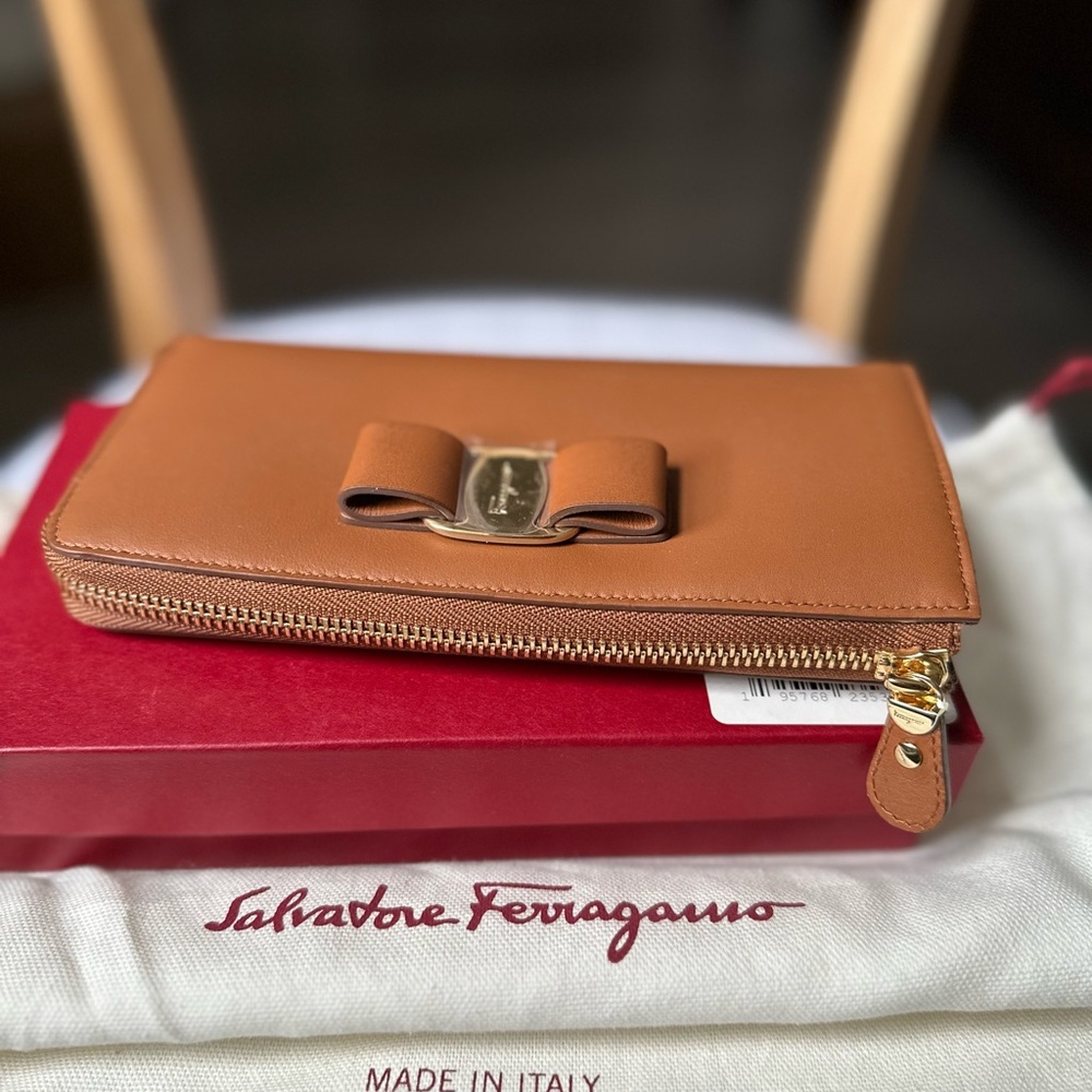 Brand New Ferragamo leather bow wallet